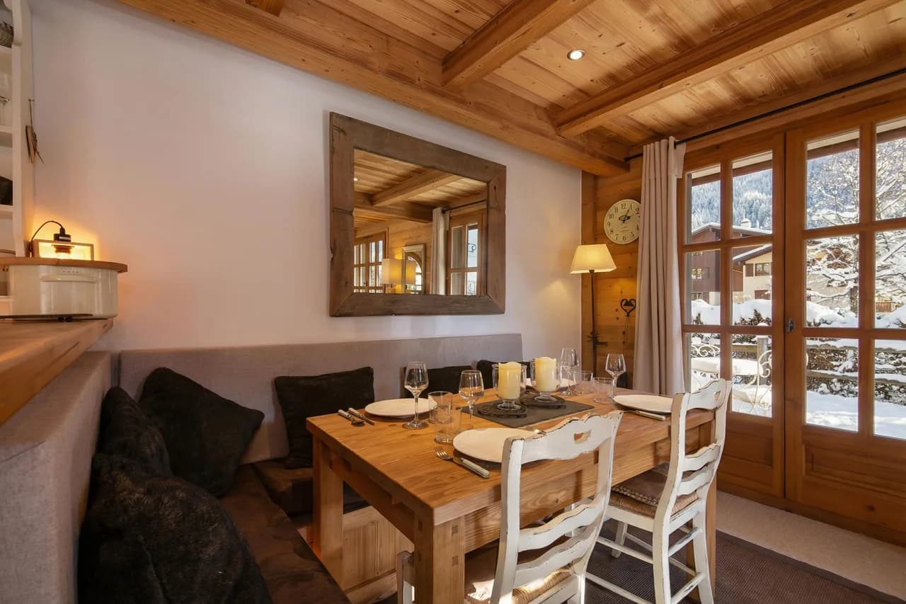 Chalets d'Henri 63 Mont Blanc Views 300m to Ski Lift photo 3
