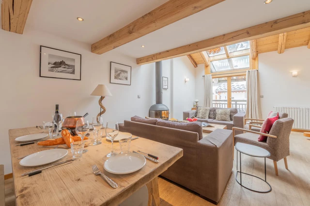 Apt Clusettes 1-min walk to ski + parking & WiFi photo 4