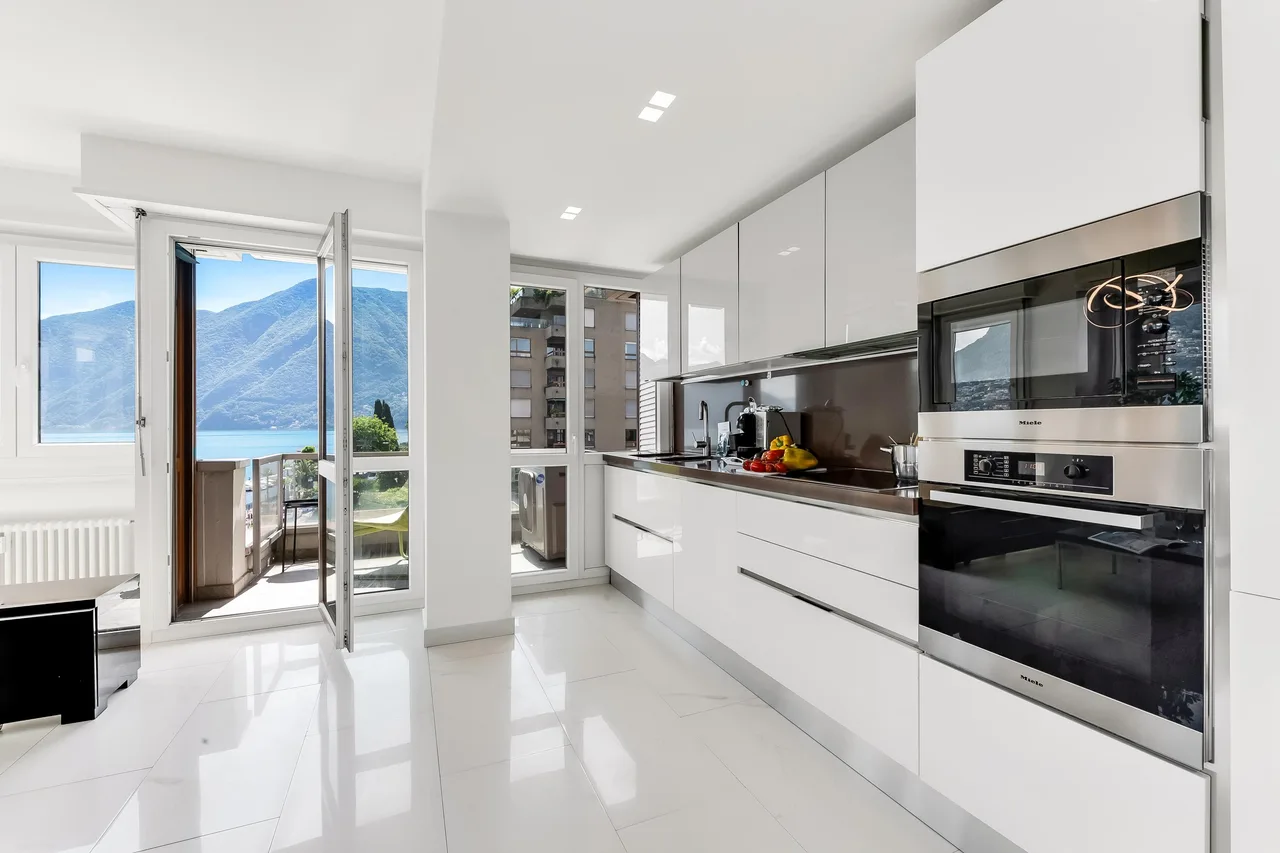 Paradiso Incanto Lake View Apartment photo 5