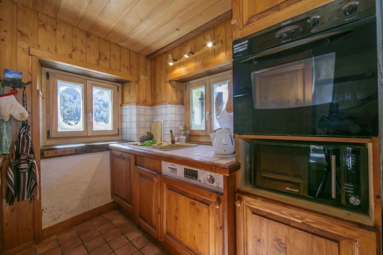 Chalet Du Croz RJ Historic Farmhouse Charm, Sleeps 8 photo 4