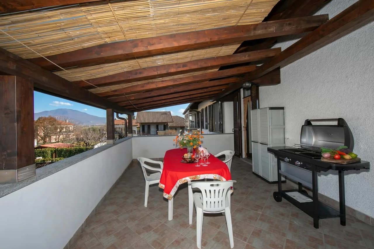 Salty-Water Pool Apartment in Leggiuno, foto 2