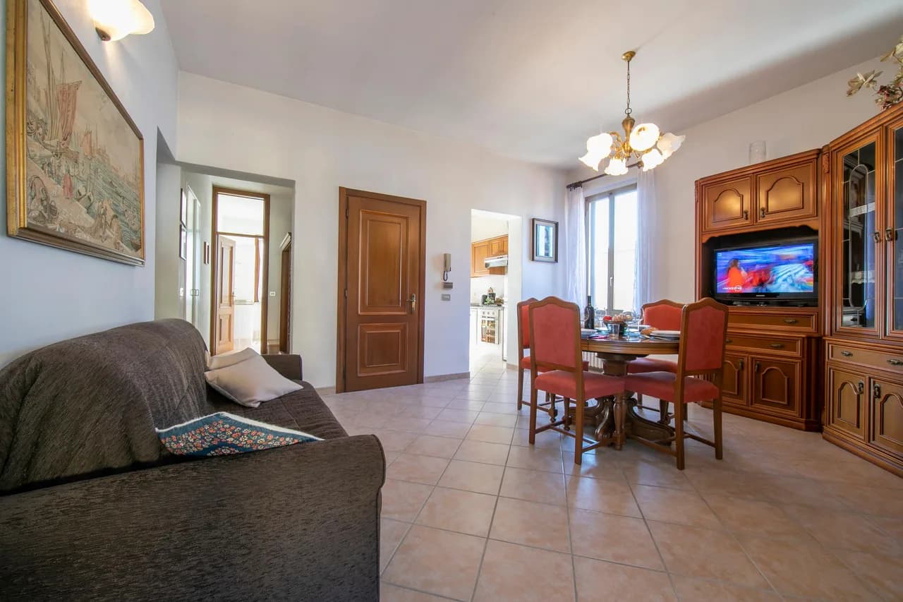 Salty-Water Pool Apartment in Leggiuno, foto 3