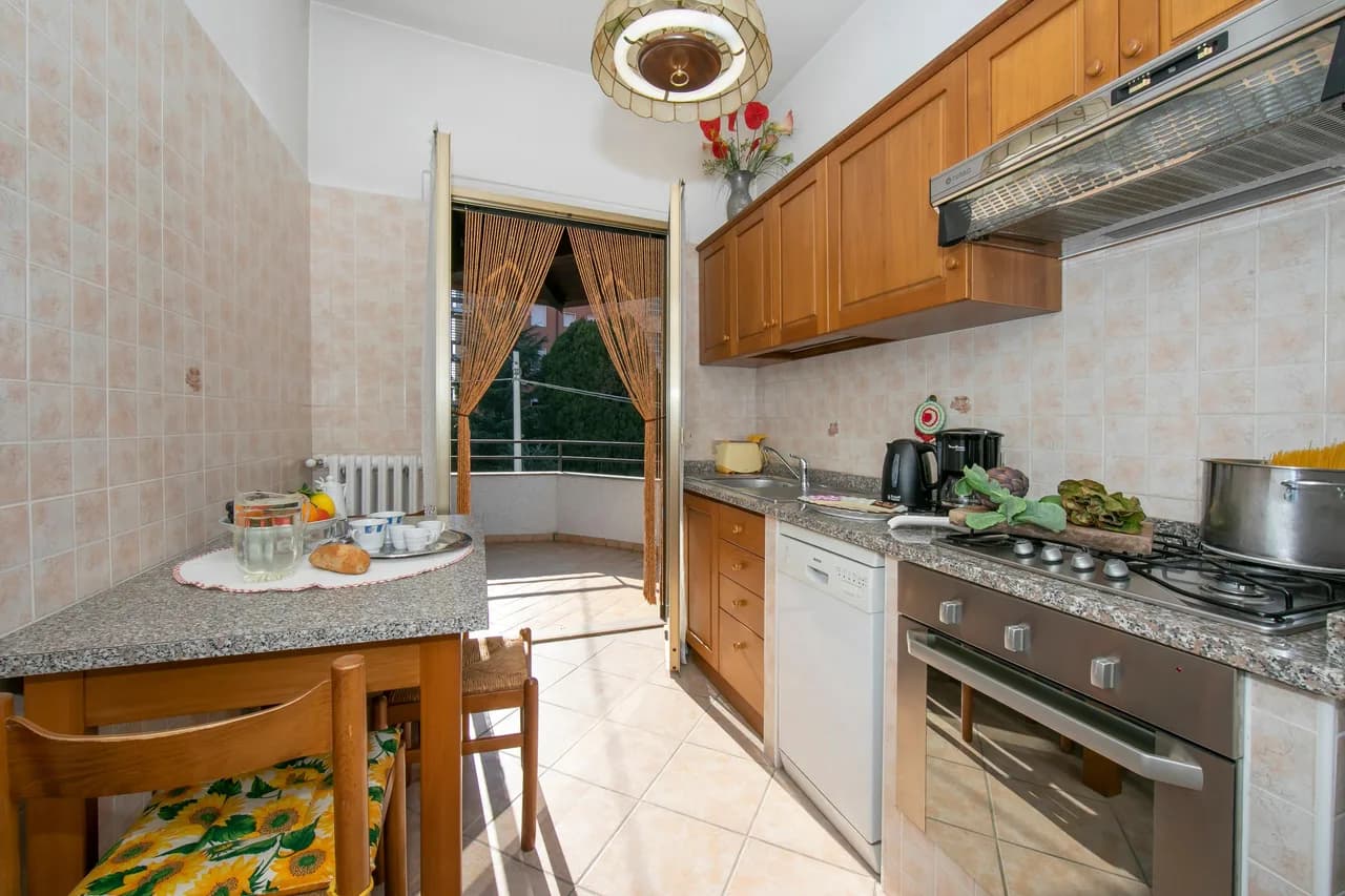 Salty-Water Pool Apartment in Leggiuno, foto 4