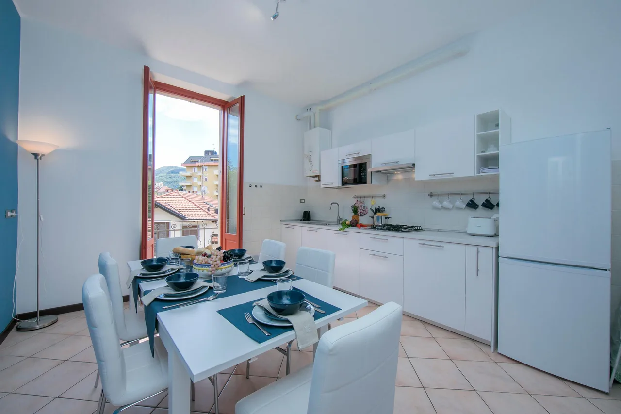 Residenza Oleandro - Balcon avec vue sur le lac au centre de Luino, photo 4