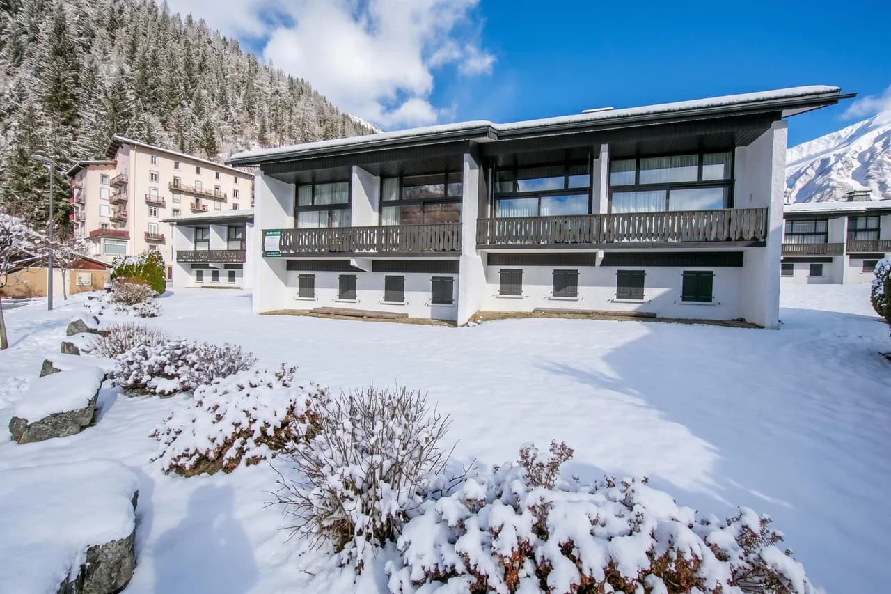 Chalet Charpoua for 6 near Le Tour Ski Lifts photo 2