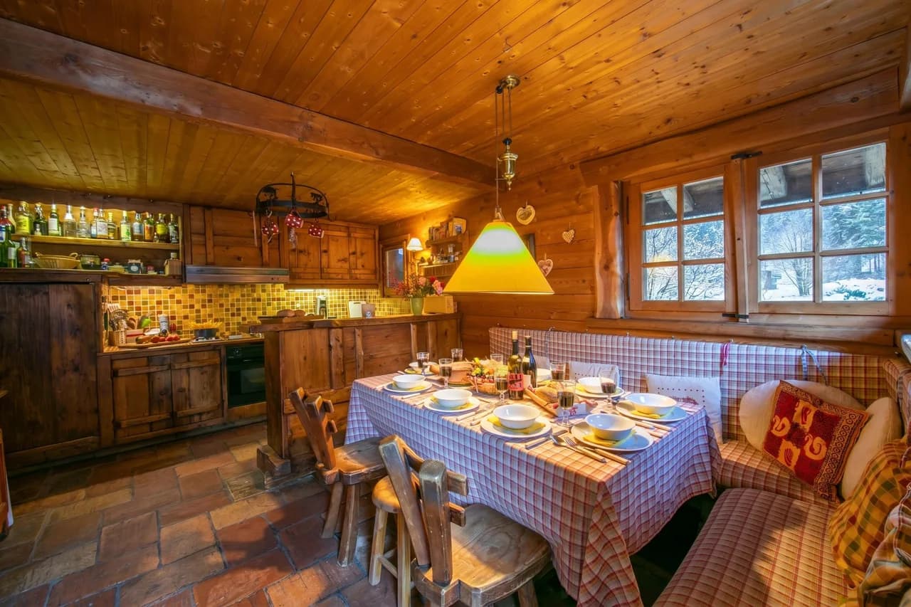 Chalet Tre la Vieux for 14 + Garden photo 4