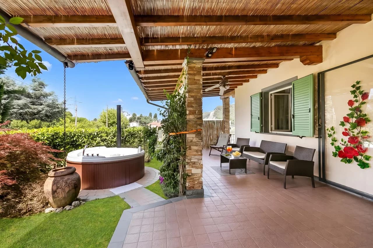 Outdoor Jacuzzi Villa in Pietrasanta Tuscany Italy, Foto 2