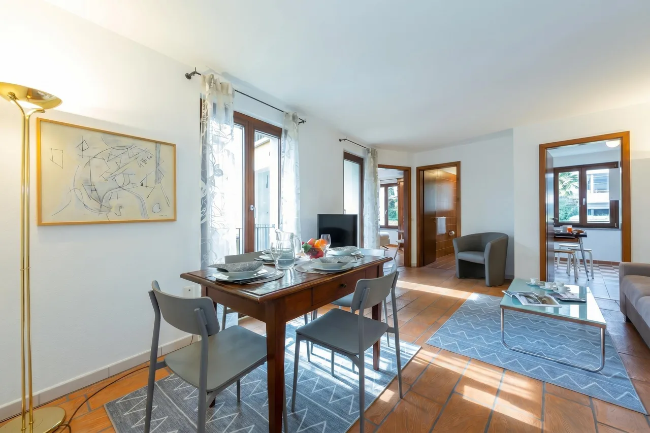 Scenic Balcony Apartment in Muralto, Ticino photo 2