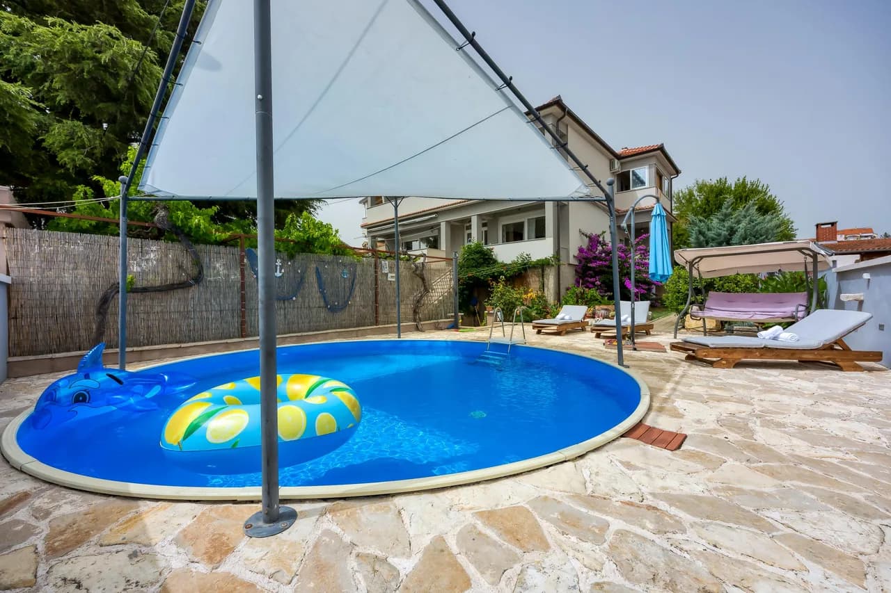 Garden View Apartment in Pakoštane