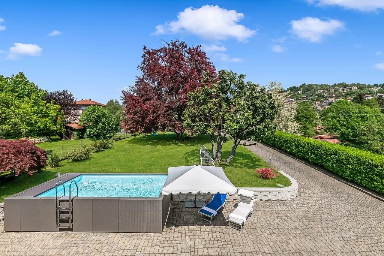 Private Pool Villa in Gemonio, Lombardy, Italy, foto 4