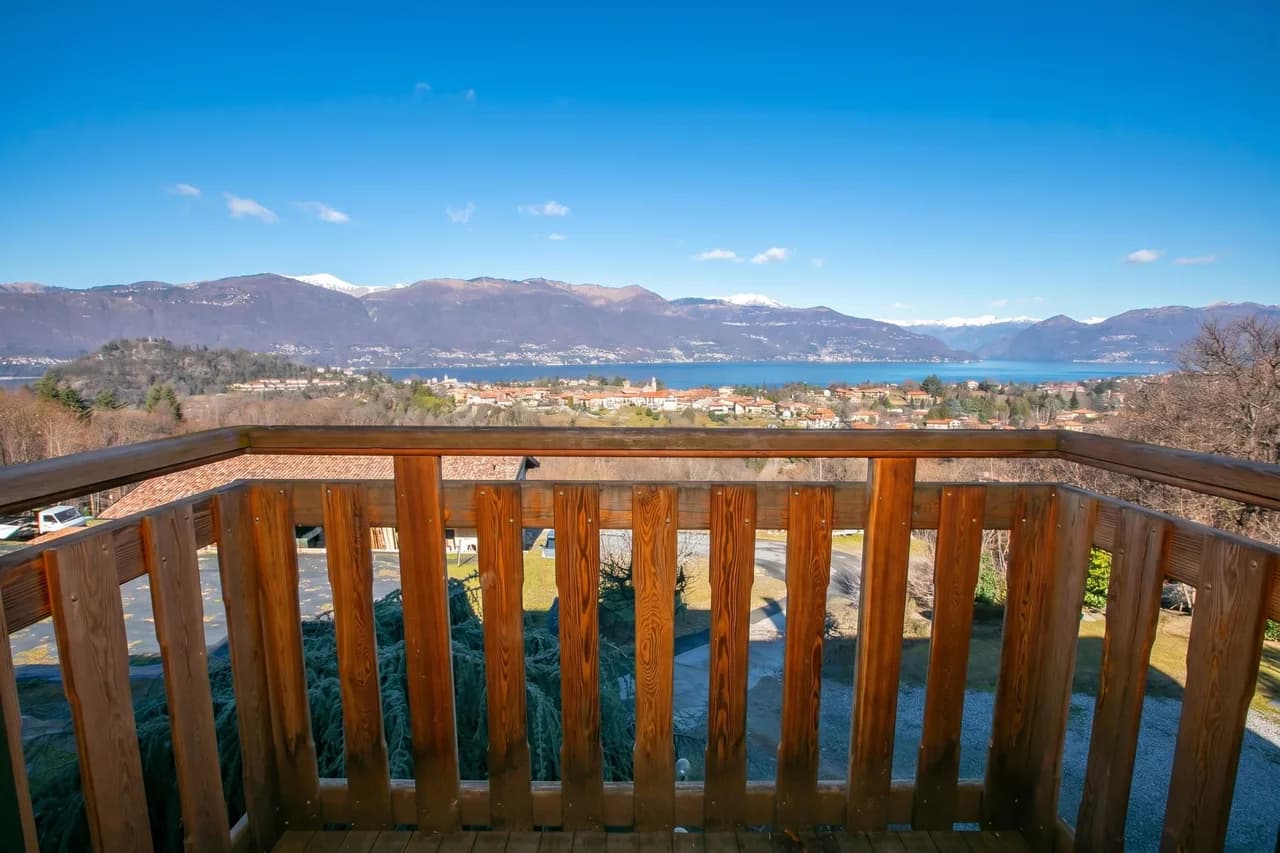 Lake View Villa with Private Pool in Italian Lakes, foto 3