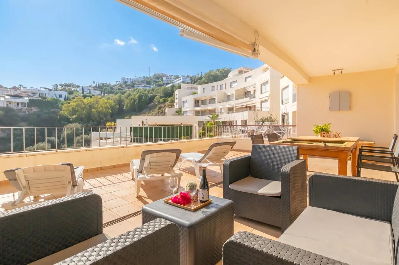 Mountain View Apartment with Pool in Marbella, Foto 2