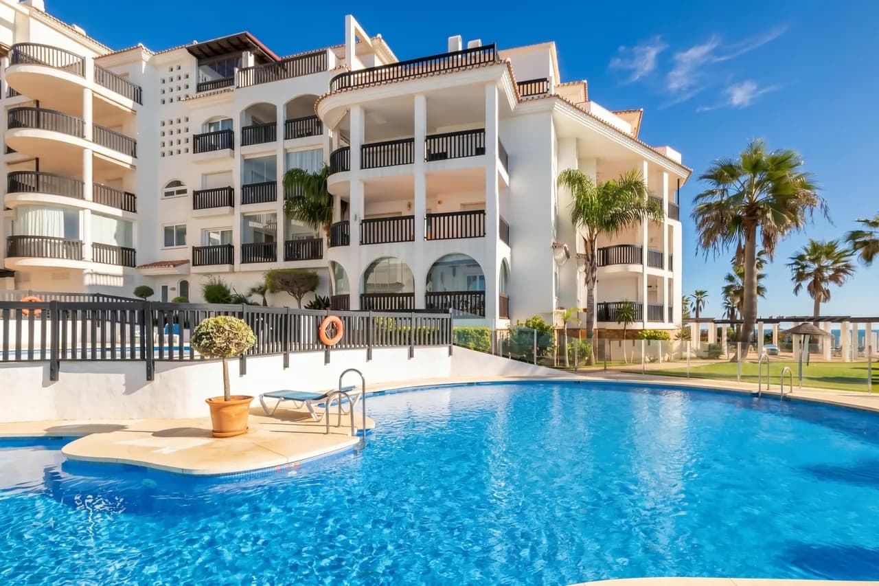 Beachfront Apartment in Mijas Costa, Foto 2