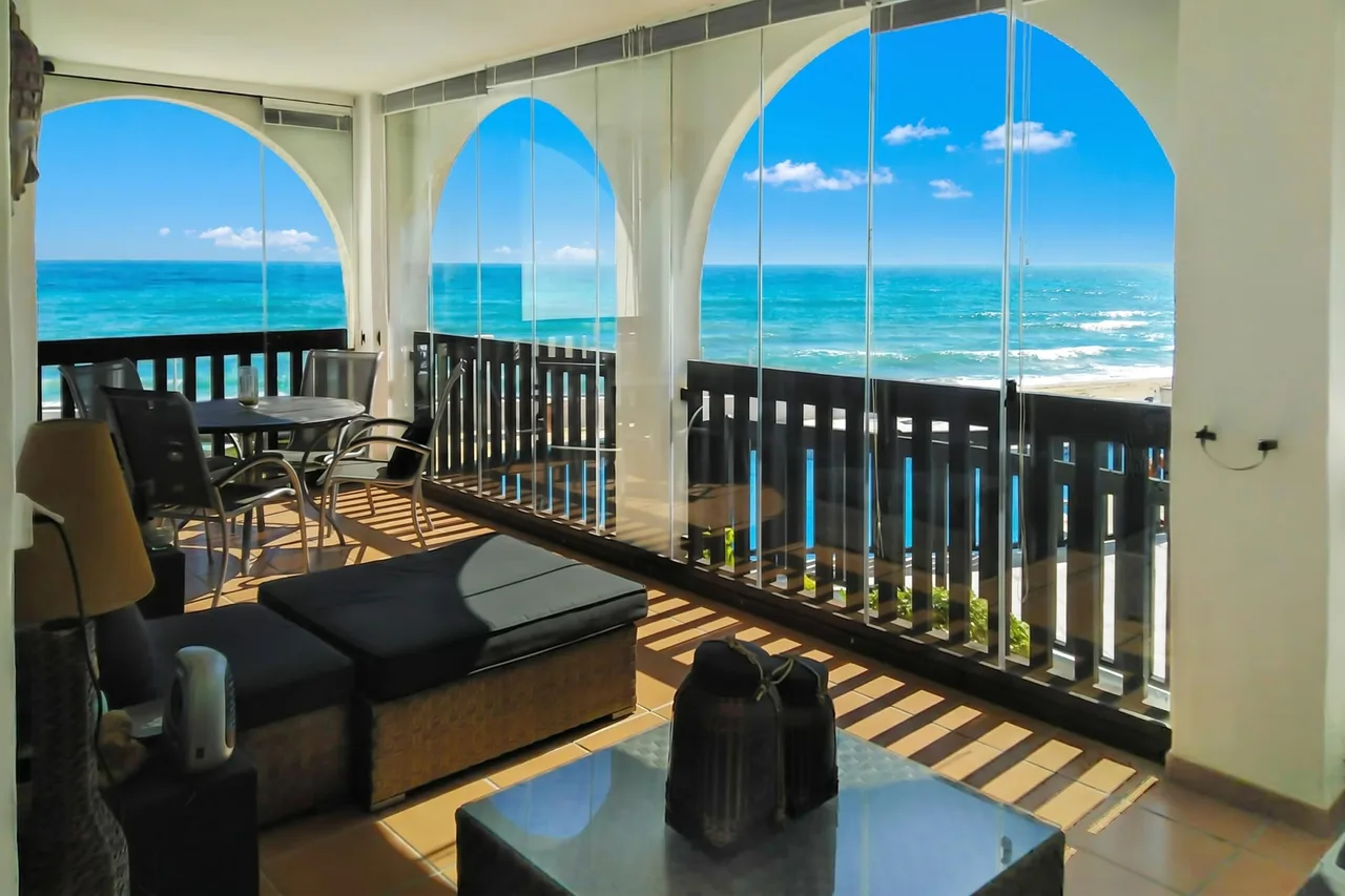 Beachfront Apartment in Mijas Costa, Foto 5
