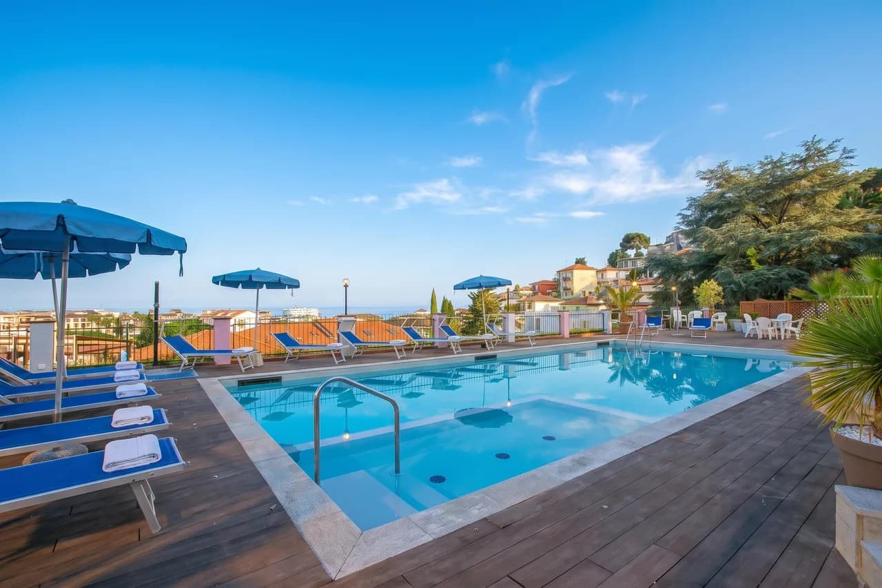 Seaview Pool Retreat - T26 photo 2