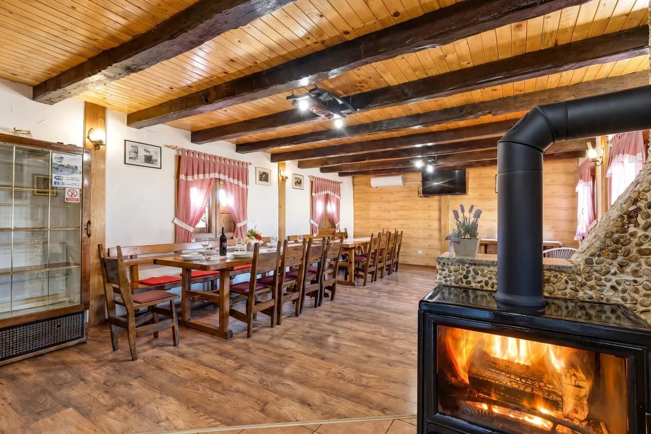 Rustic Cottage With Heated Pool photo 2