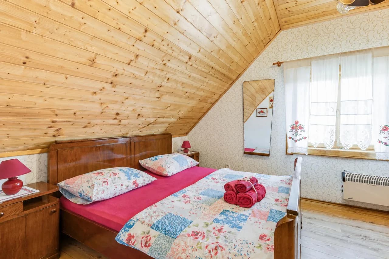 Rustic Cottage With Heated Pool photo 4