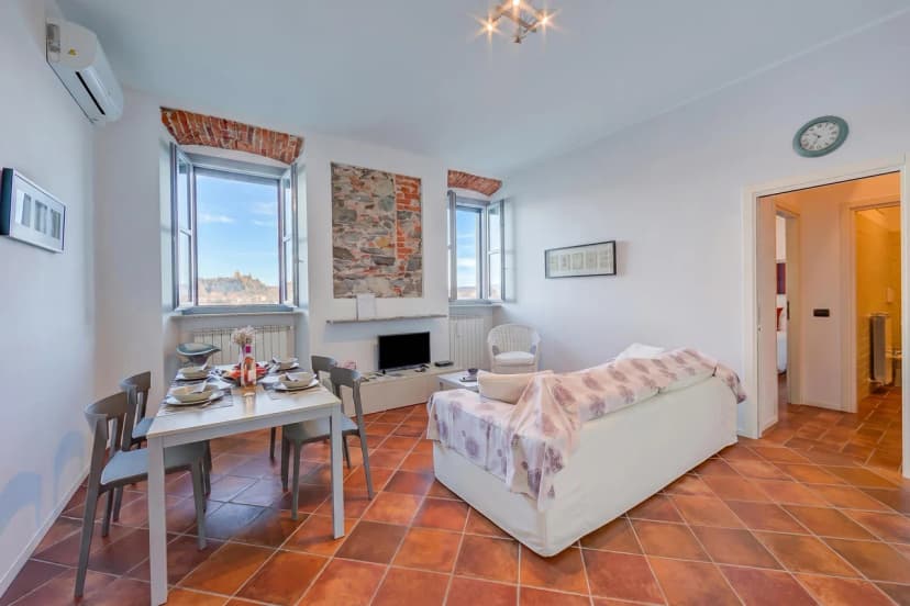 Incanto Sul Lago: Arona Lakefront Apartment with A/C