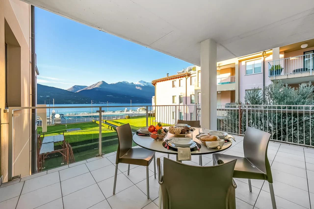 Scenic Lake View Apartment in Maccagno con Pino e Veddasca, foto 3