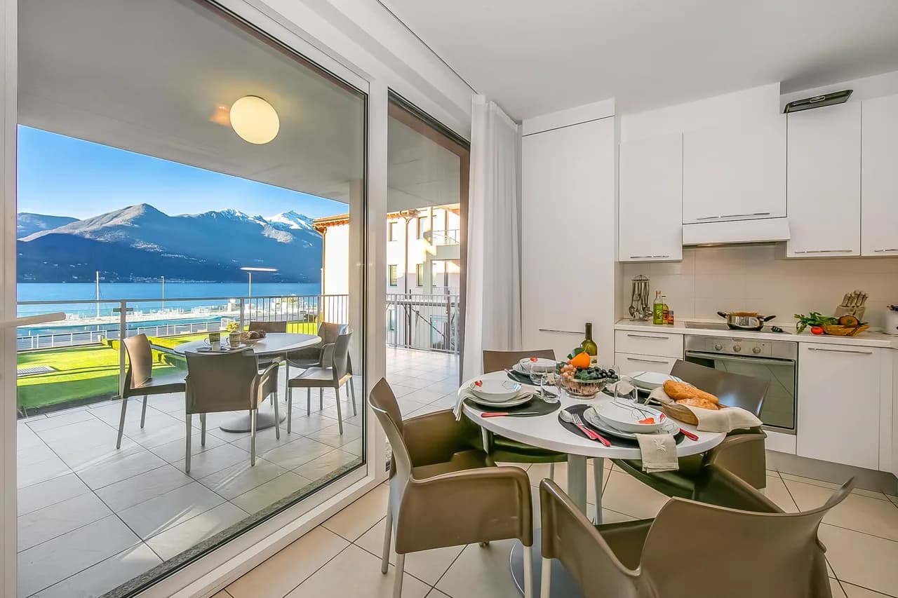Scenic Lake View Apartment in Maccagno con Pino e Veddasca, foto 4