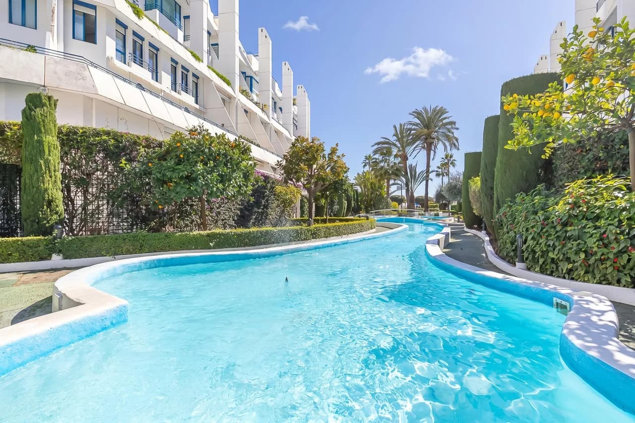 Contemporary Apartment in Marbella photo 2