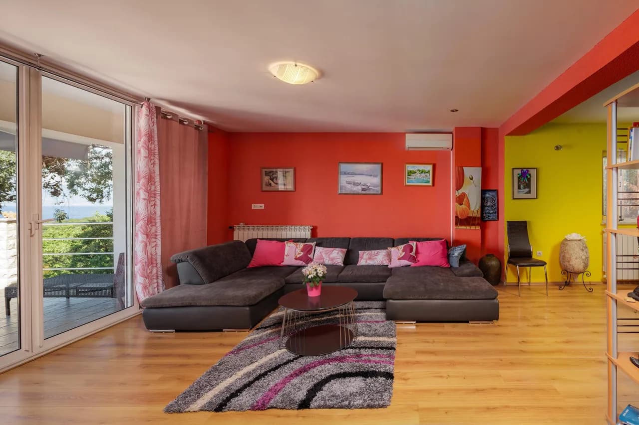 Colourful Seaview Apartment photo 2