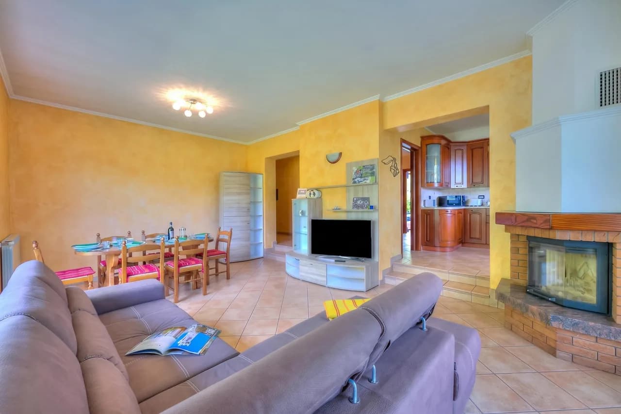 Lush Garden Vacation Home in Leggiuno, photo 4
