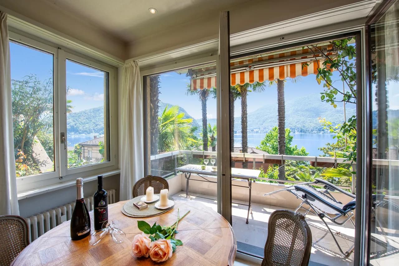 Queen Lake View Apartment with Terrace photo 2