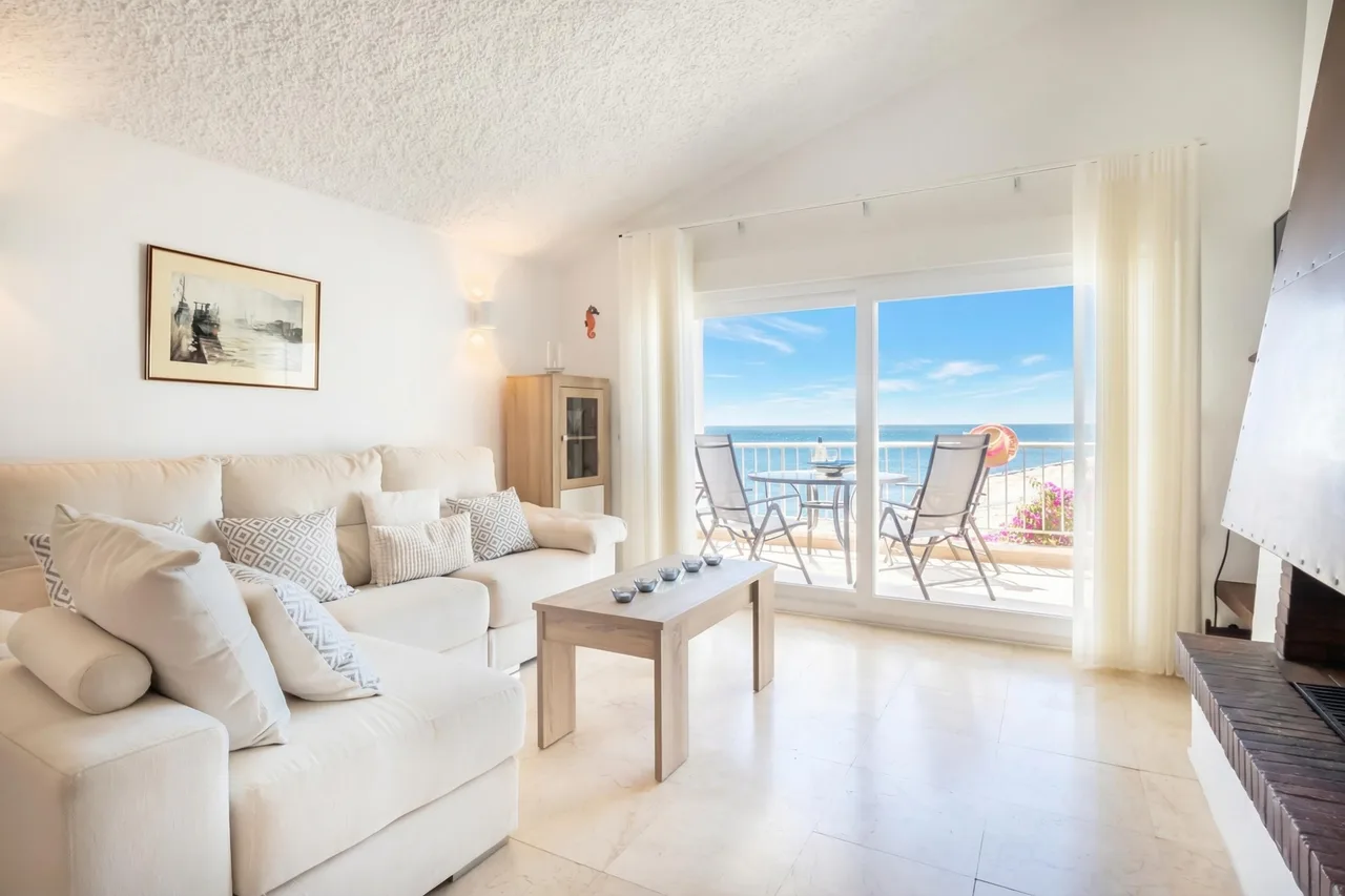 Beachfront Townhome in Estepona, Foto 2