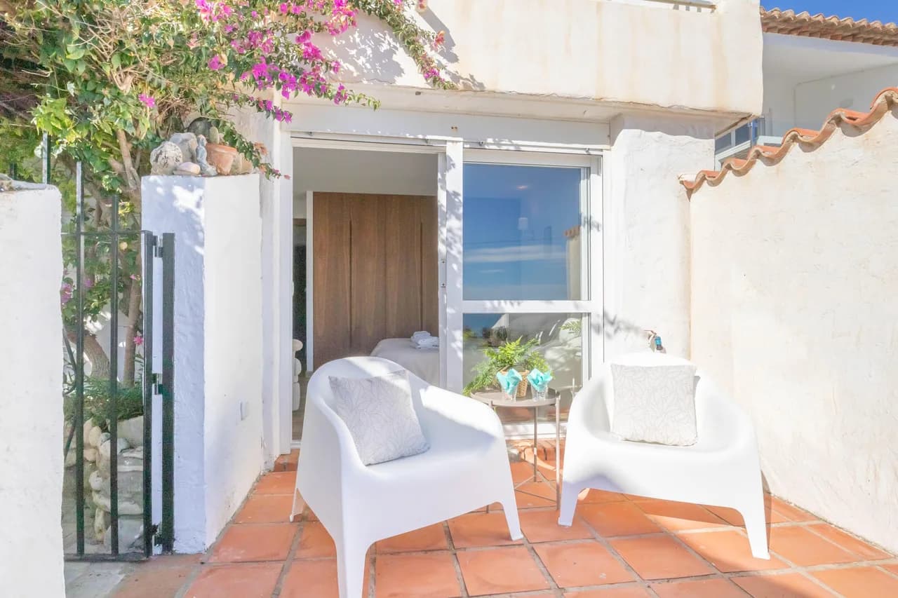 Beachfront Townhome in Estepona, Foto 3