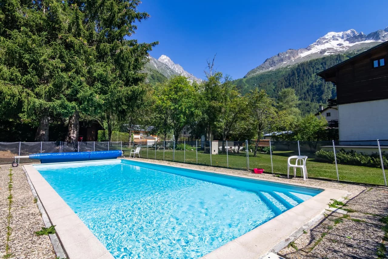 Résidence le Chardonnet D Studio w/Shared Pool & panoramic views