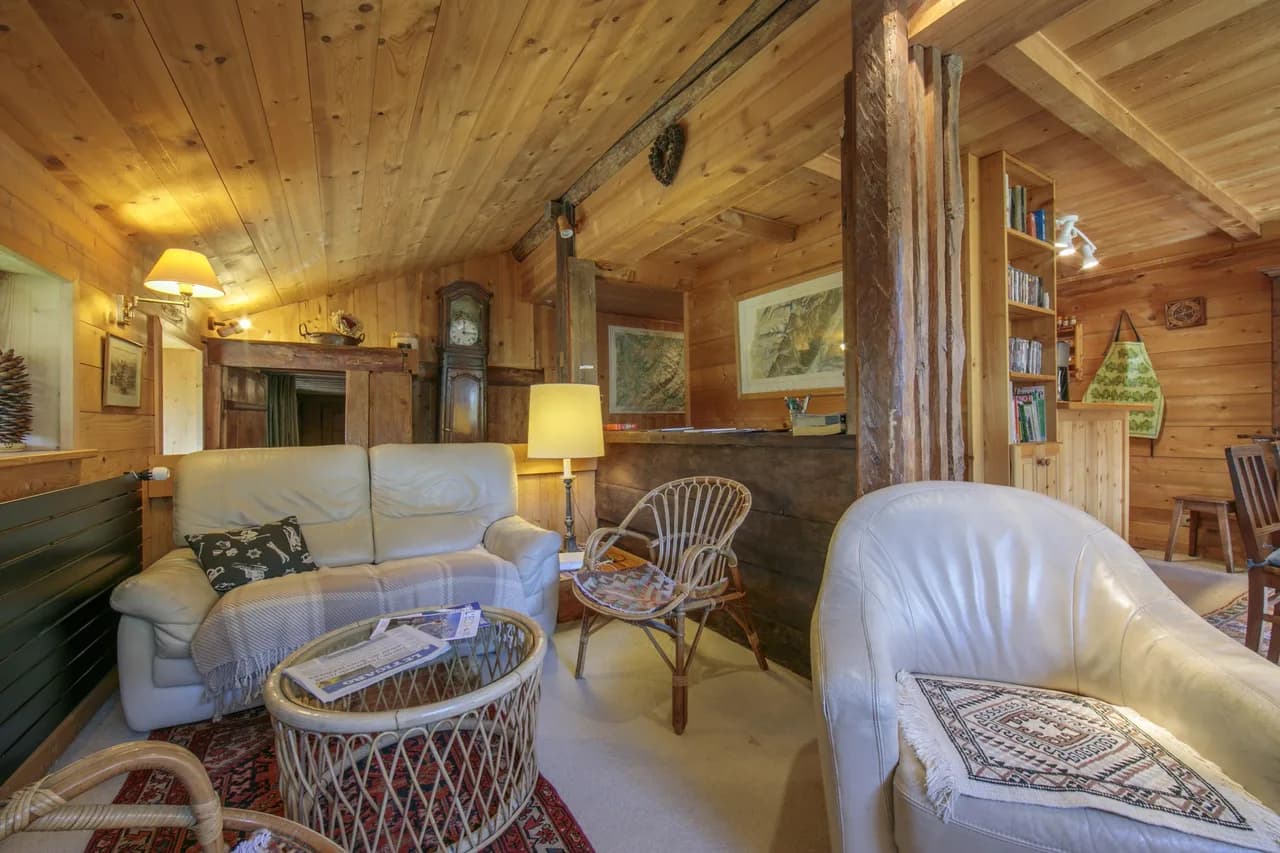 Chalet Du Croz1 Mont Blanc View | 4 En-suites | Sleeps 8 photo 2