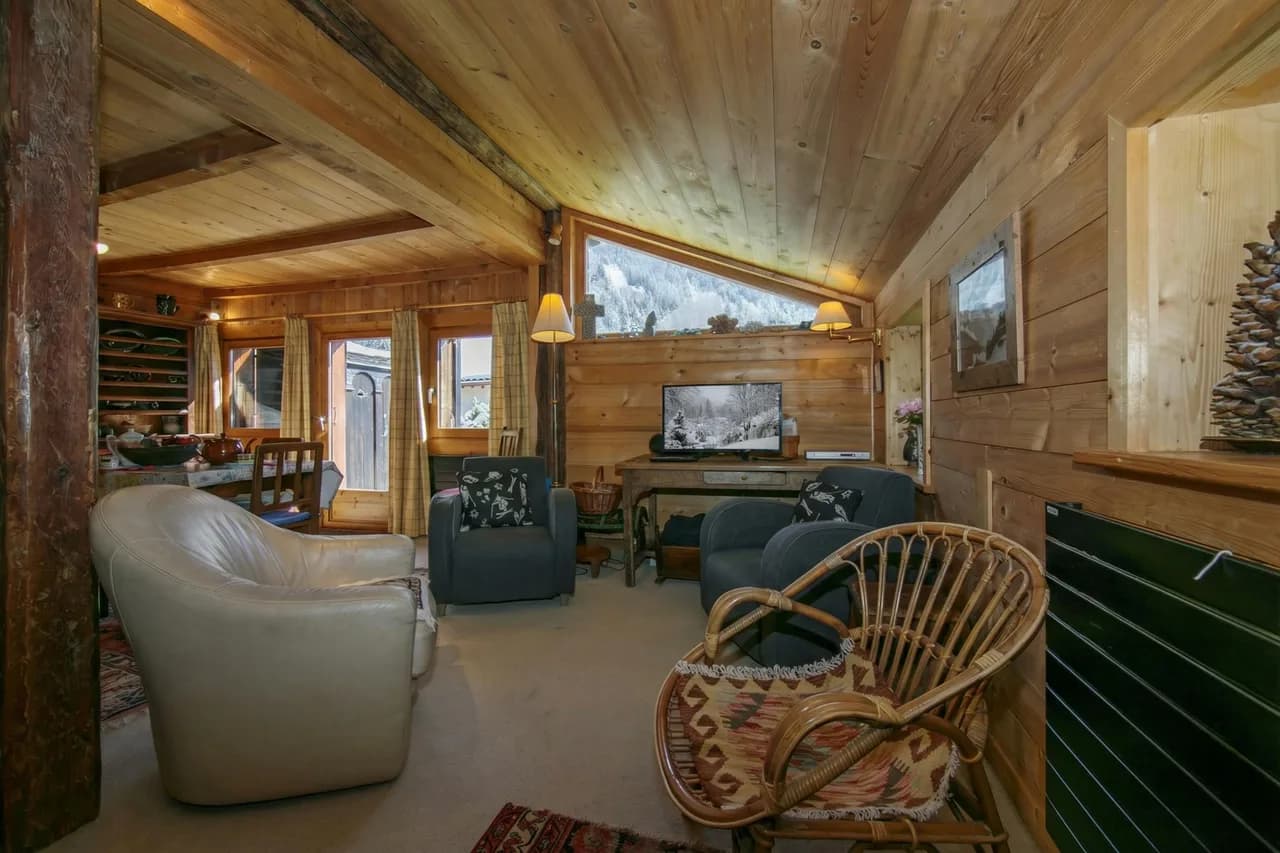 Chalet Du Croz1 Mont Blanc View | 4 En-suites | Sleeps 8 photo 3