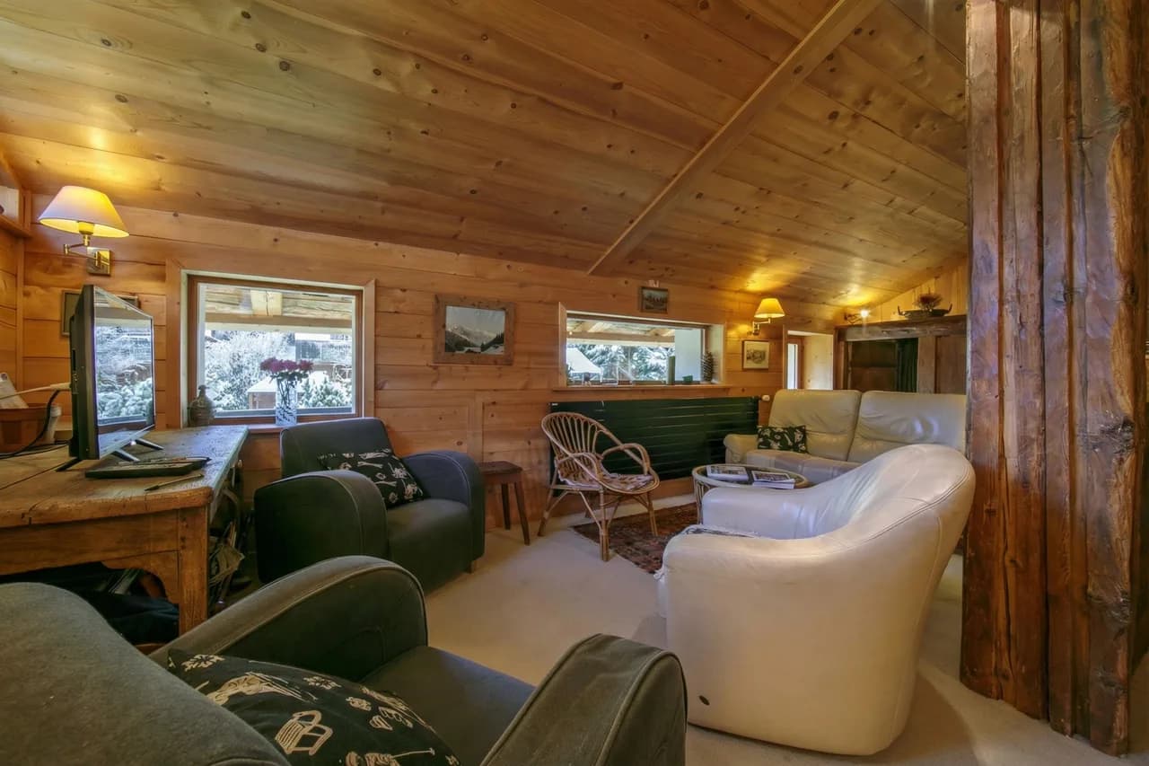 Chalet Du Croz1 Mont Blanc View | 4 En-suites | Sleeps 8 photo 4