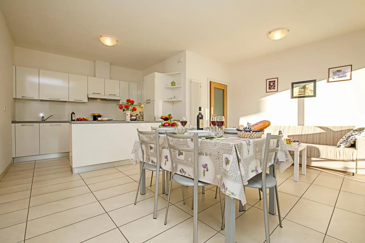 Torbole Relax, Pool & Balcony Apartment, foto 4