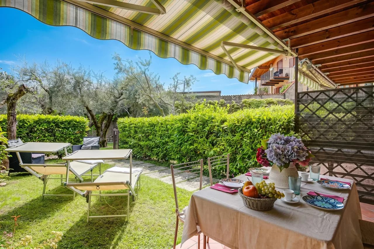 Lakefront Shared-Pool Apartment in Toscolano Maderno photo 2