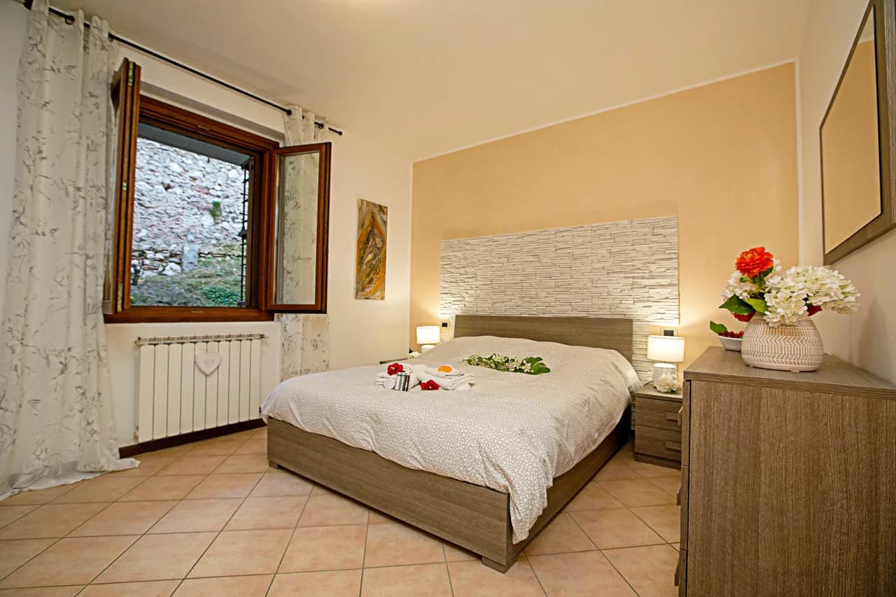 Lakefront Shared-Pool Apartment in Toscolano Maderno photo 5