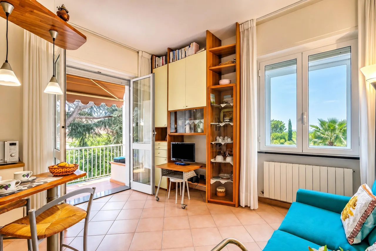 Gabri By The Sea with Balcony and Shared Garden photo 2