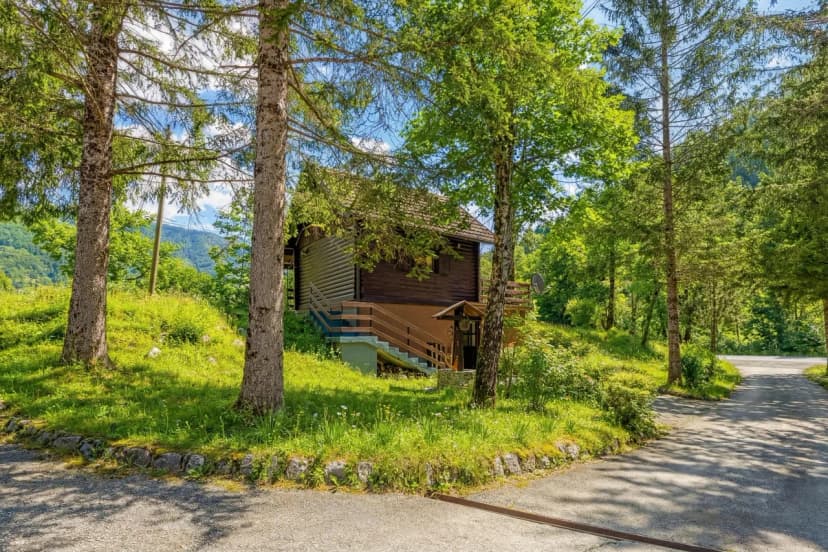 Rozi's Riverside Cottage
