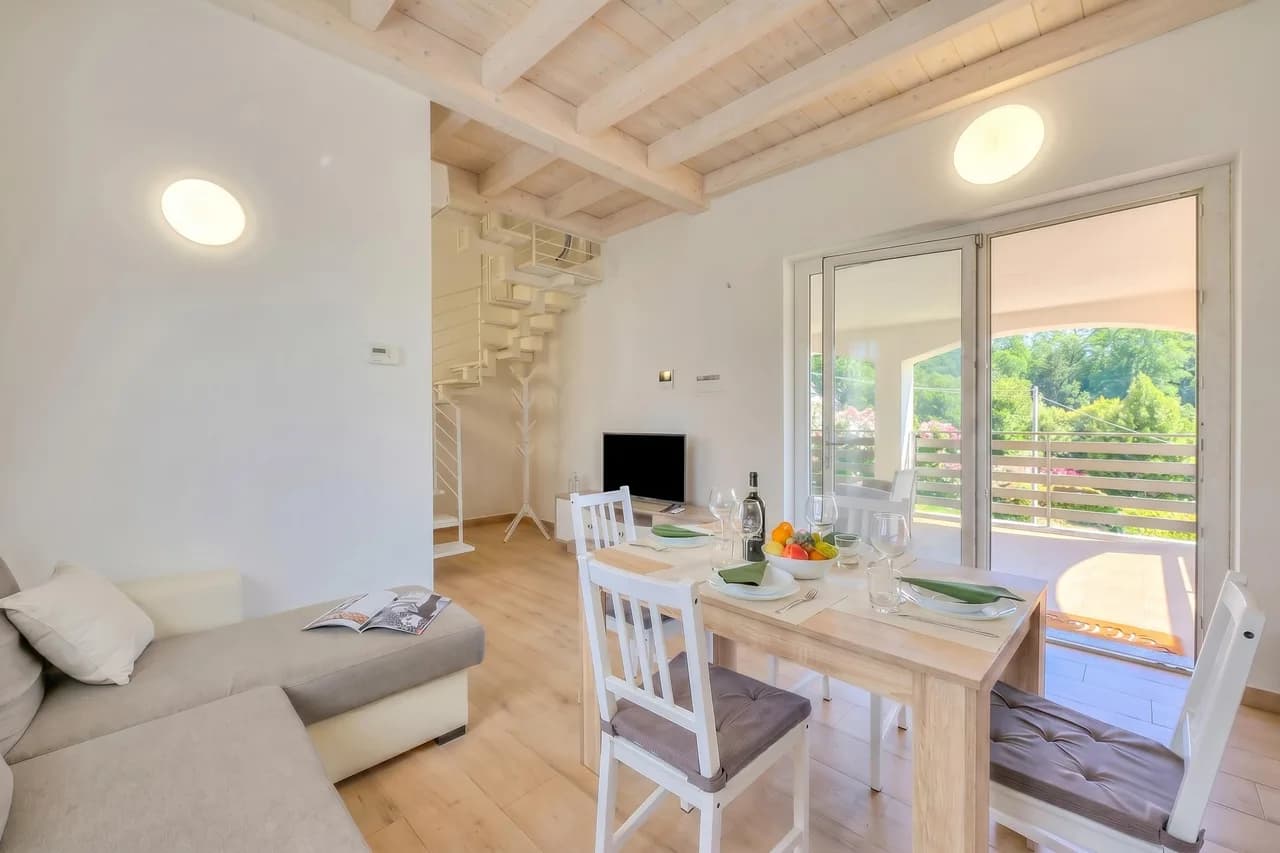 Sunflower Terrace Apartment in Leggiuno, Lombardy, Italy, foto 3