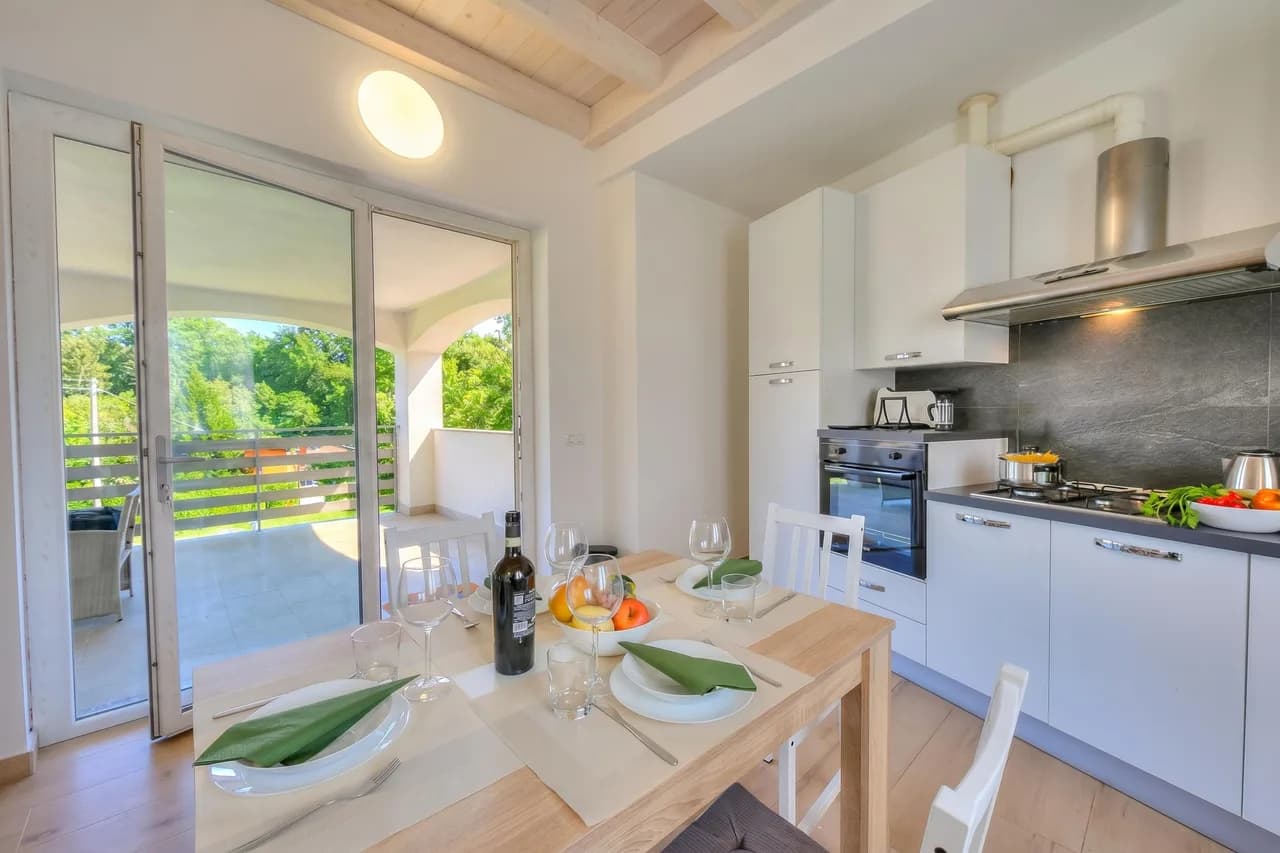 Sunflower Terrace Apartment in Leggiuno, Lombardy, Italy, foto 4