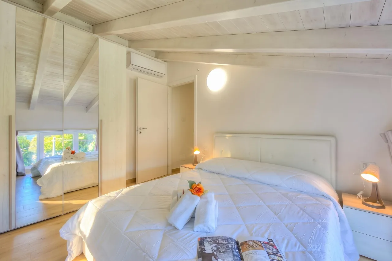 Sunflower Terrace Apartment in Leggiuno, Lombardy, Italy, foto 5
