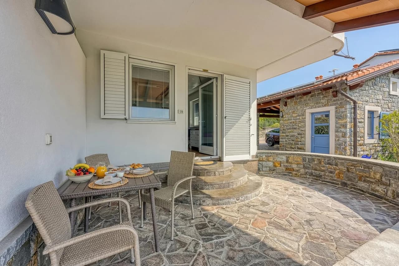 Poolside Sea View Apartment in Ankaran, photo 3