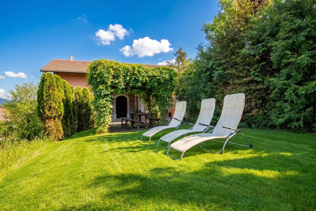 Charming Duplex Vacation Home in Pivka