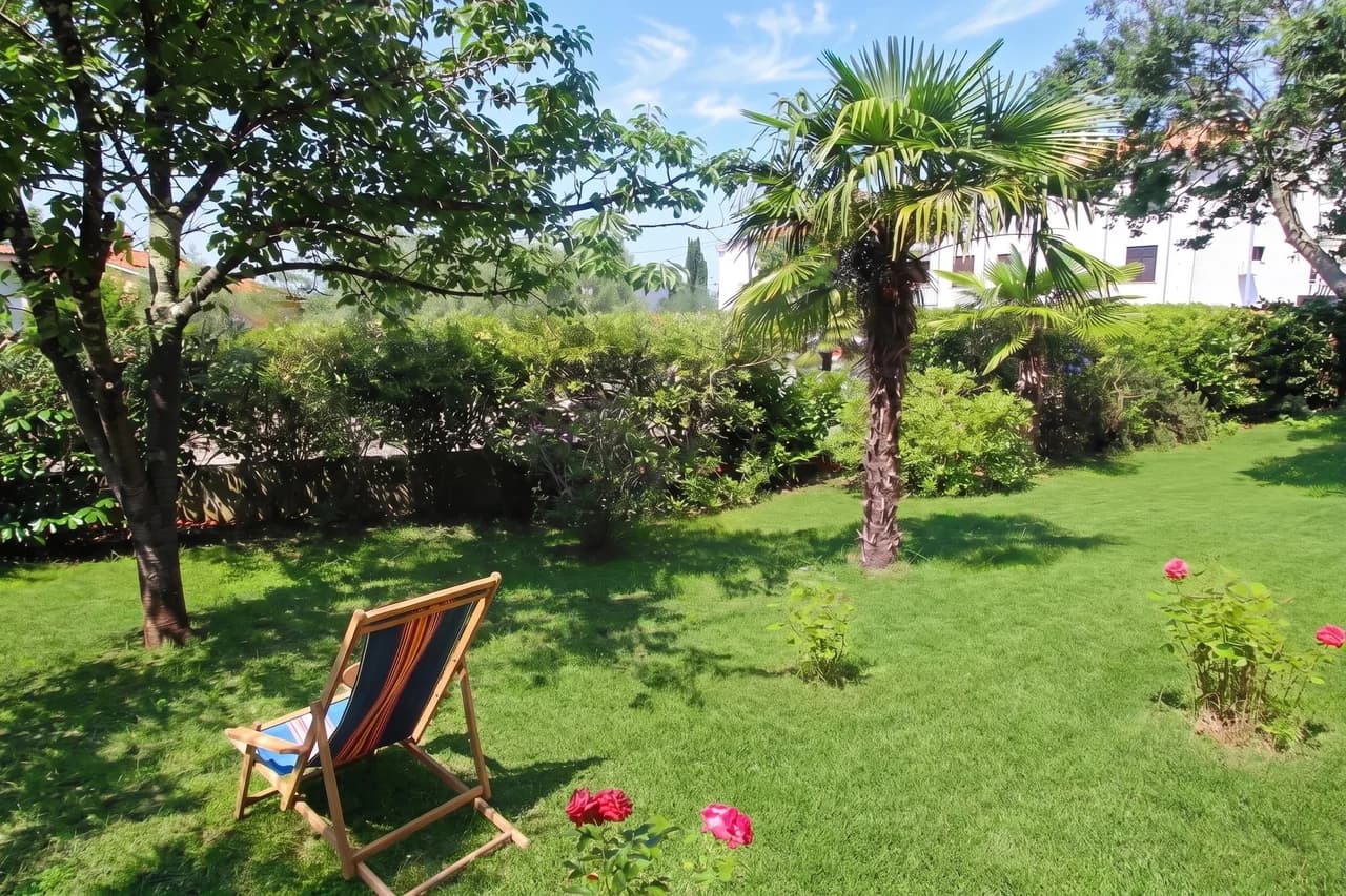 Beach Garden Apartment 3 with Private Parking photo 2