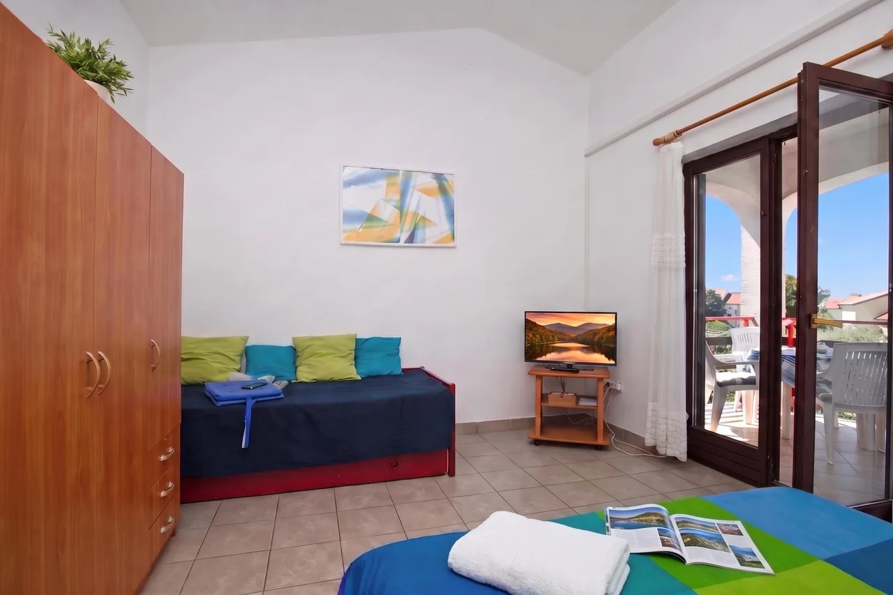 Beach Garden Apartment 3 with Private Parking photo 4
