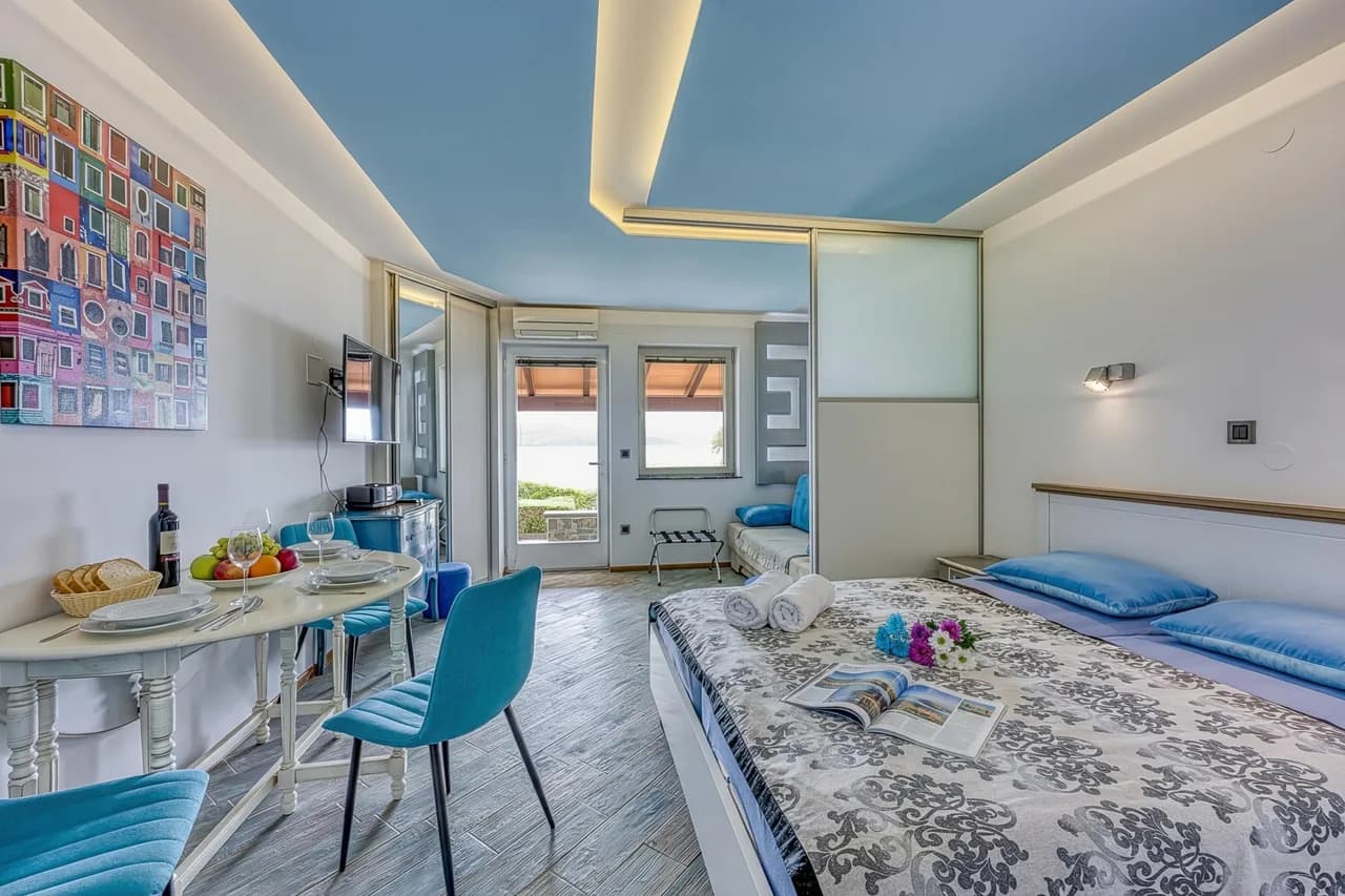 Poolside Apartment with Sea View in Ankaran, photo 5