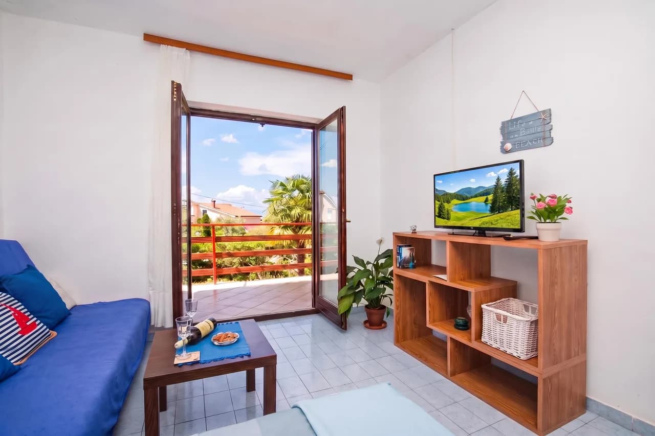 Beach Garden Apartment 1 with Private Parking photo 3
