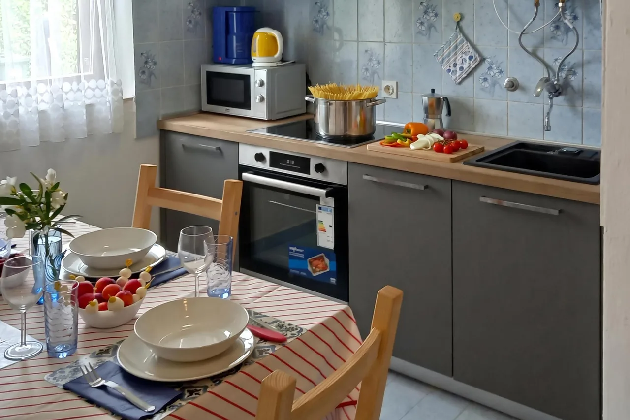 Beach Garden Apartment 1 with Private Parking photo 4