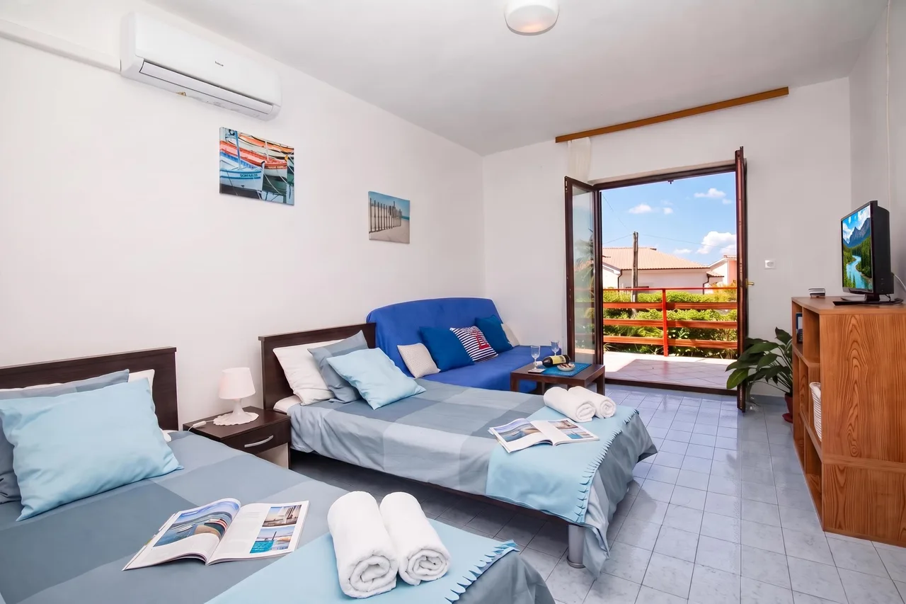 Beach Garden Apartment 1 with Private Parking photo 5